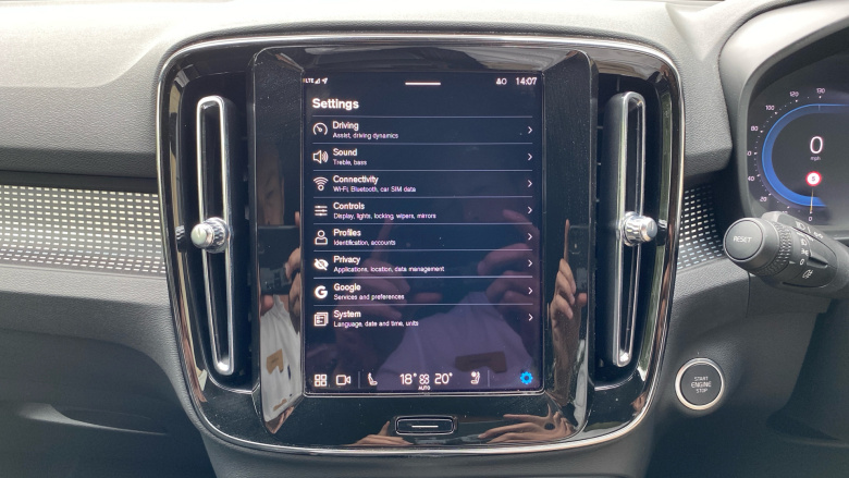 Volvo XC40 2.0 B3P Plus Dark 5dr Auto Petrol Estate